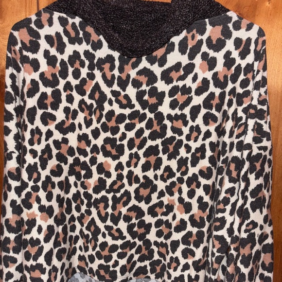 LOVINGLY WORN ANIMAL PRINT TOP - Picture 2 of 5